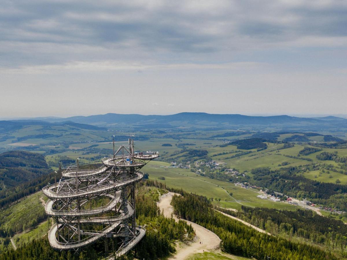 Отель Treehous Sneznik S Wellness Долни-Морава Экстерьер фото