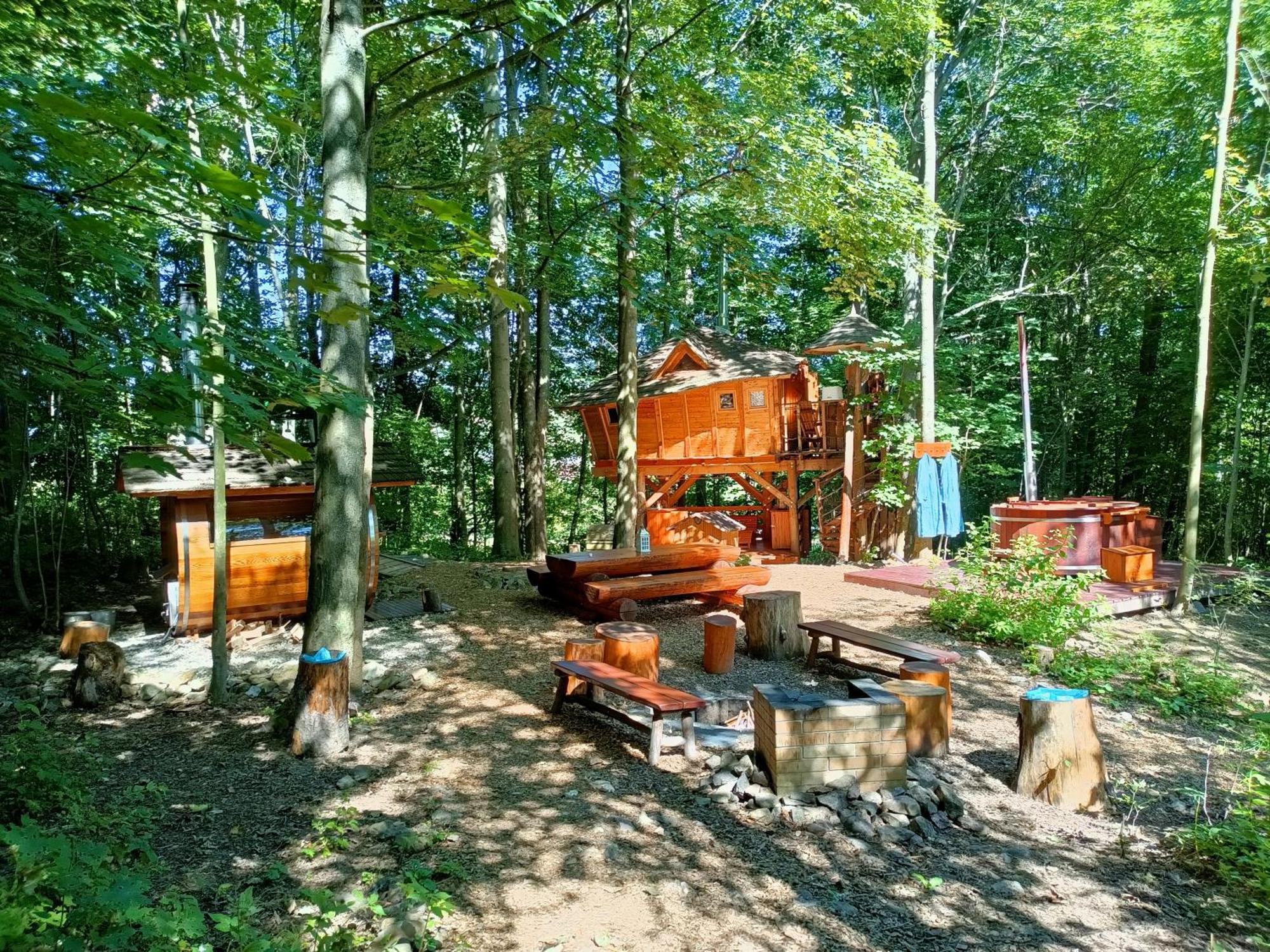 Отель Treehous Sneznik S Wellness Долни-Морава Экстерьер фото