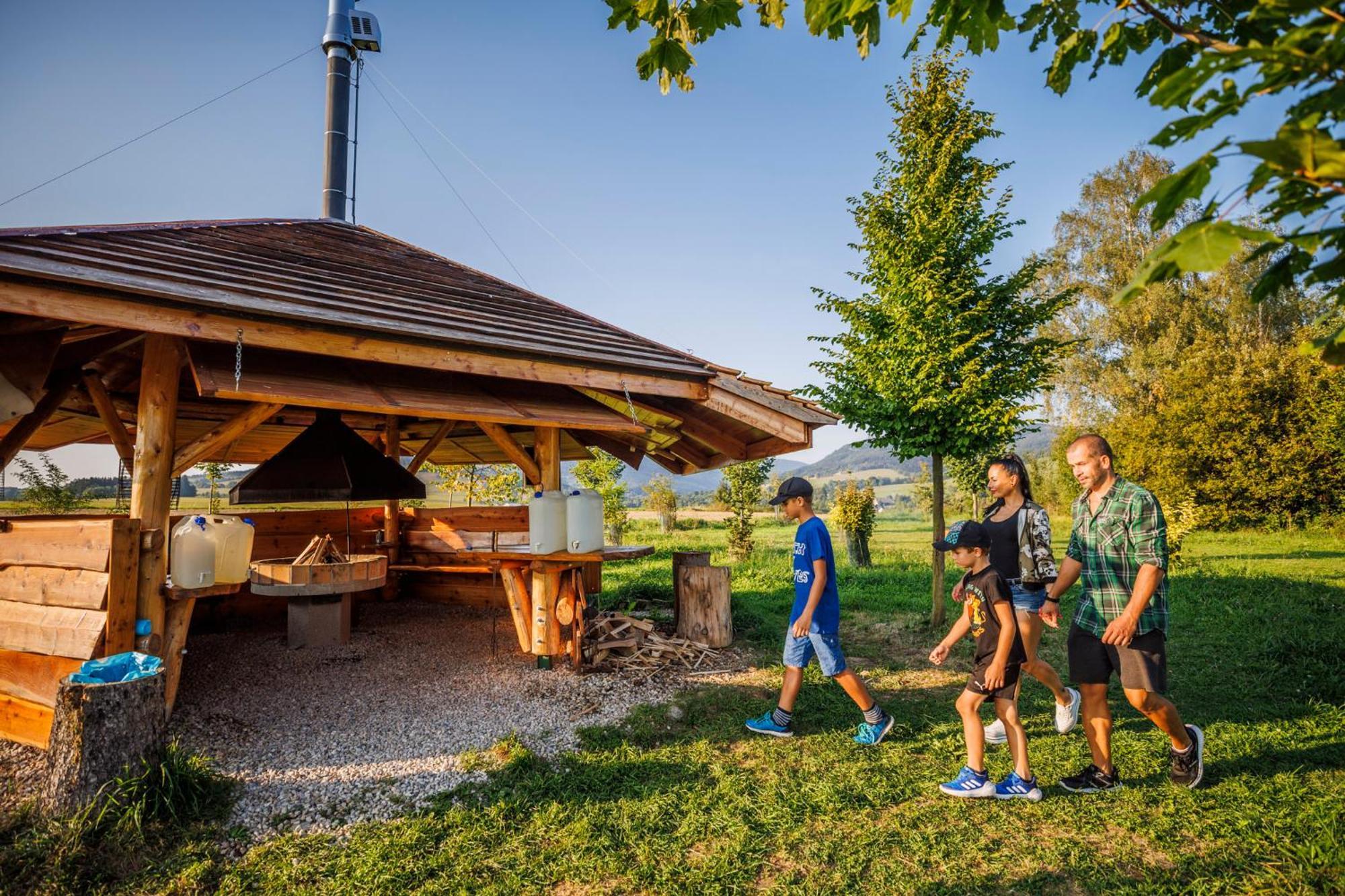 Отель Treehous Sneznik S Wellness Долни-Морава Экстерьер фото